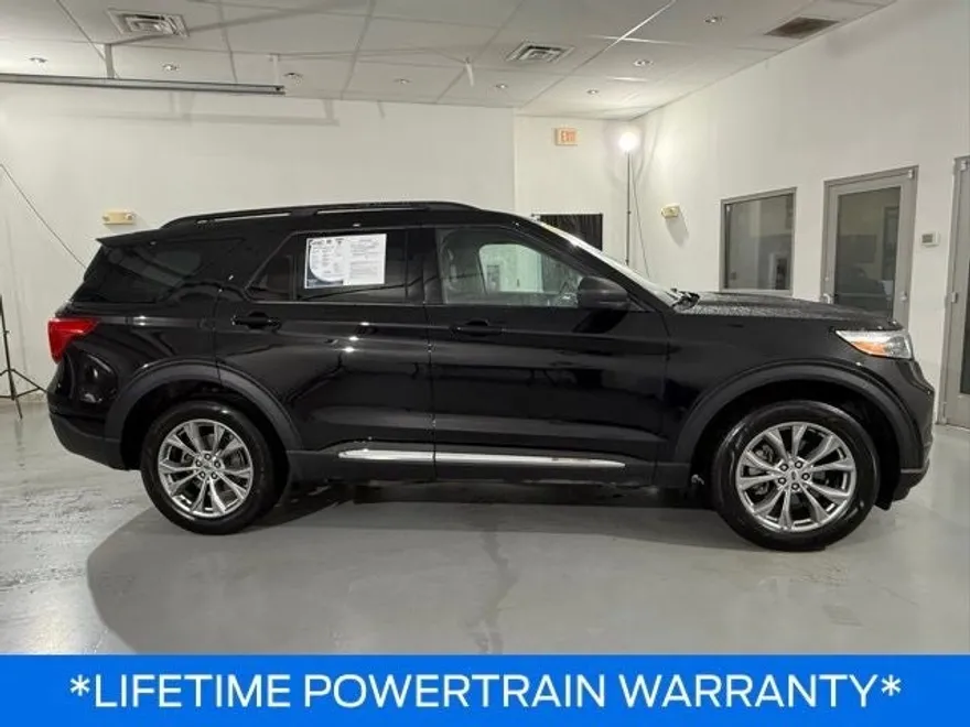 2022 Ford Explorer XLT photo 1