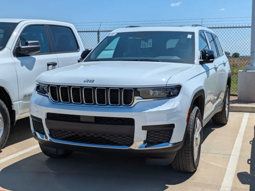 2025 Jeep Grand Cherokee Laredo X photo 1