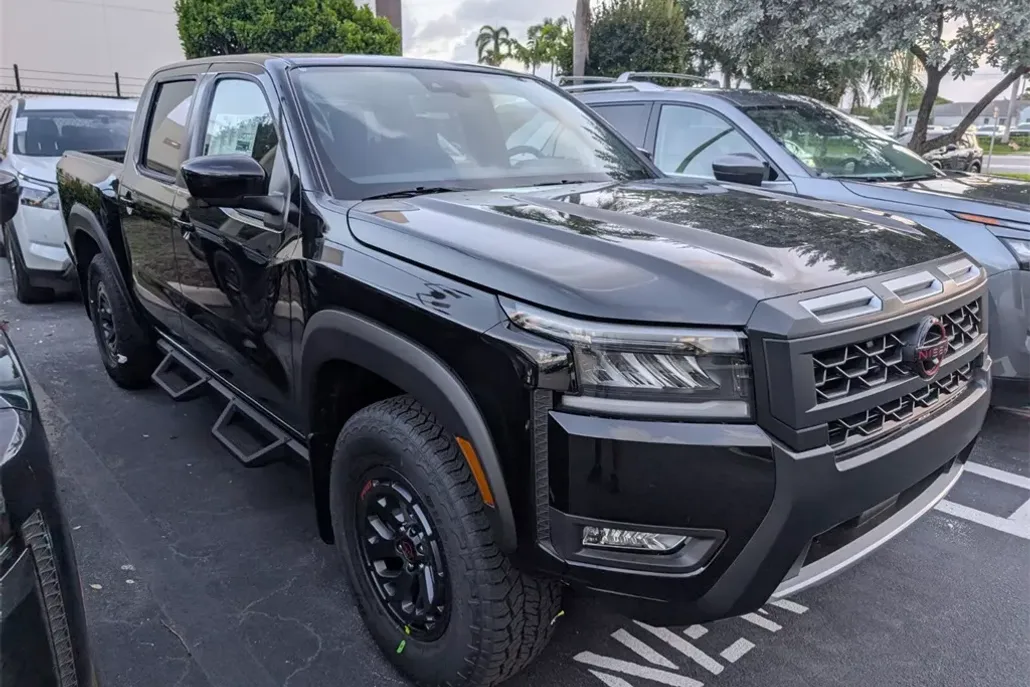 2026 Nissan Frontier Crew Cab PRO-4X photo 1