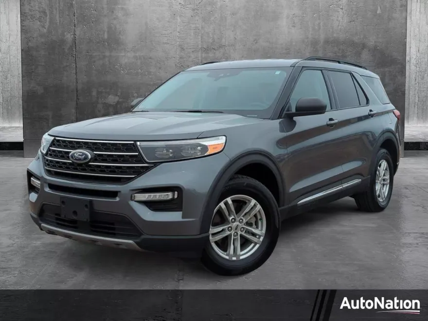 2023 Ford Explorer XLT photo 1