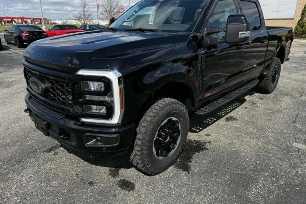 2025 Ford F-250 Lariat photo 1