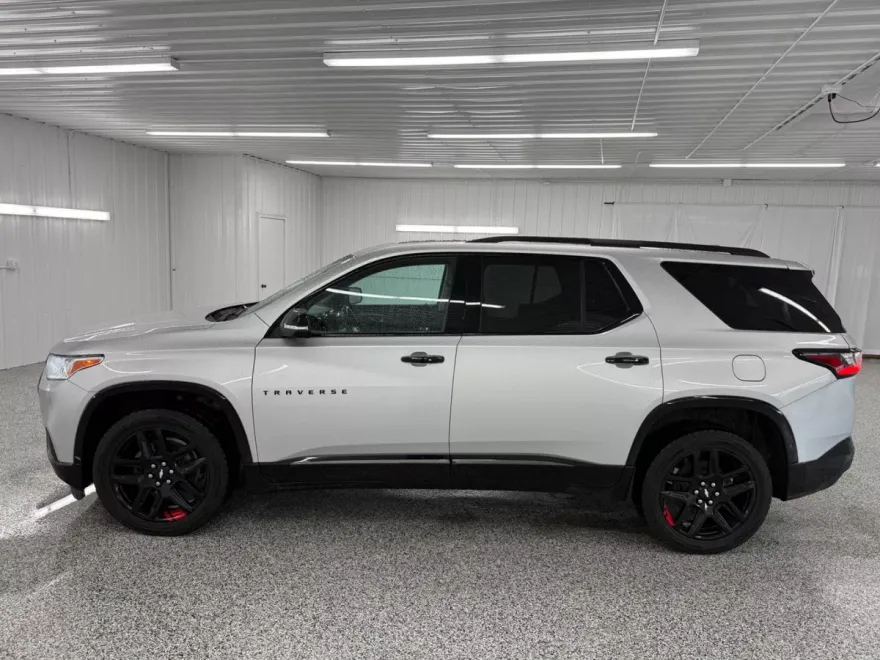 2021 Chevrolet Traverse Premier photo 1