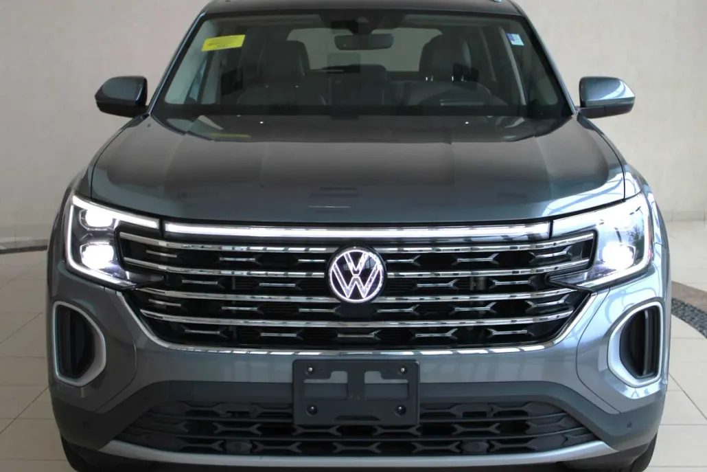 2024 Volkswagen Atlas SEL photo 1