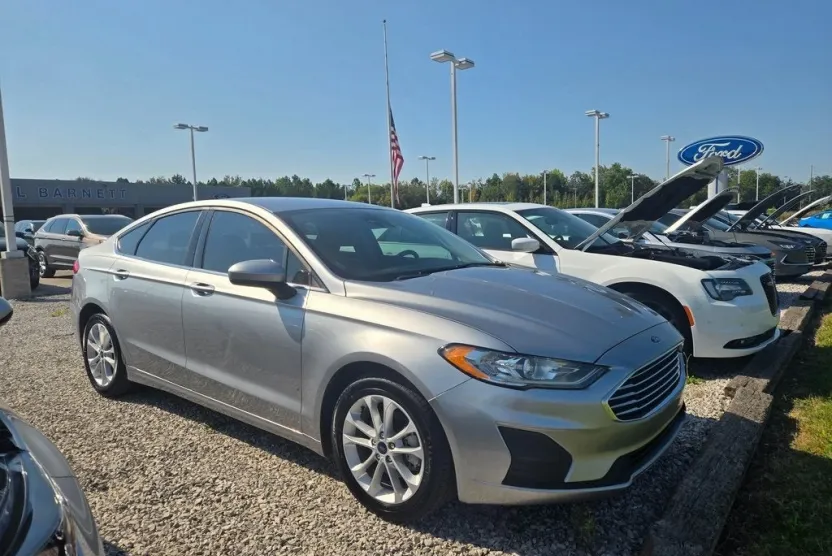 2020 Ford Fusion Hybrid SE photo 1