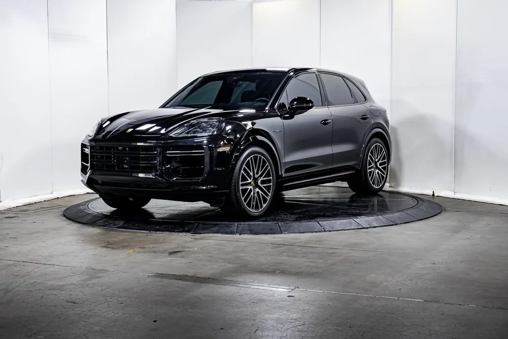 2024 Porsche Cayenne E-Hybrid Turbo photo 1