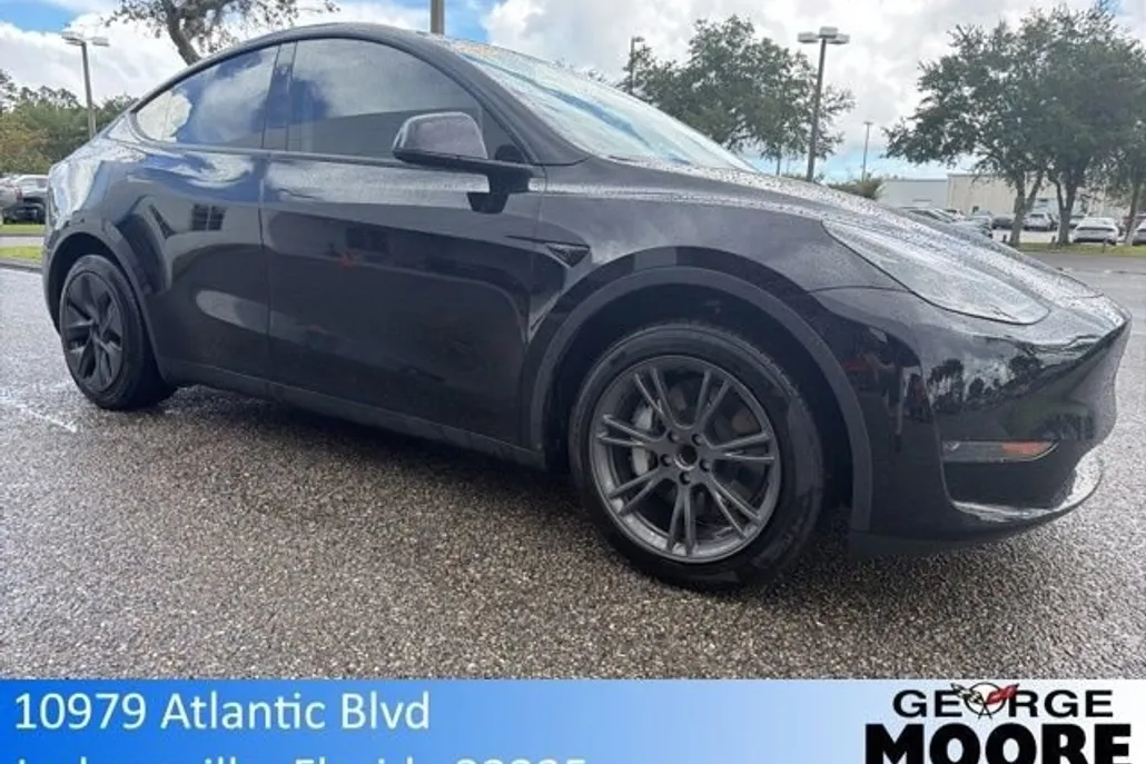 2024 Tesla Model Y Long Range photo 1