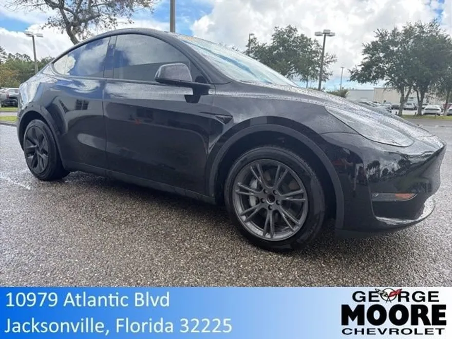 2024 Tesla Model Y Long Range photo 1