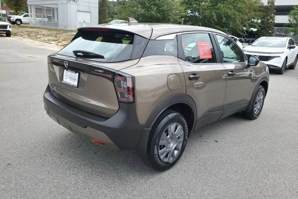 2025 Nissan Kicks S photo 1