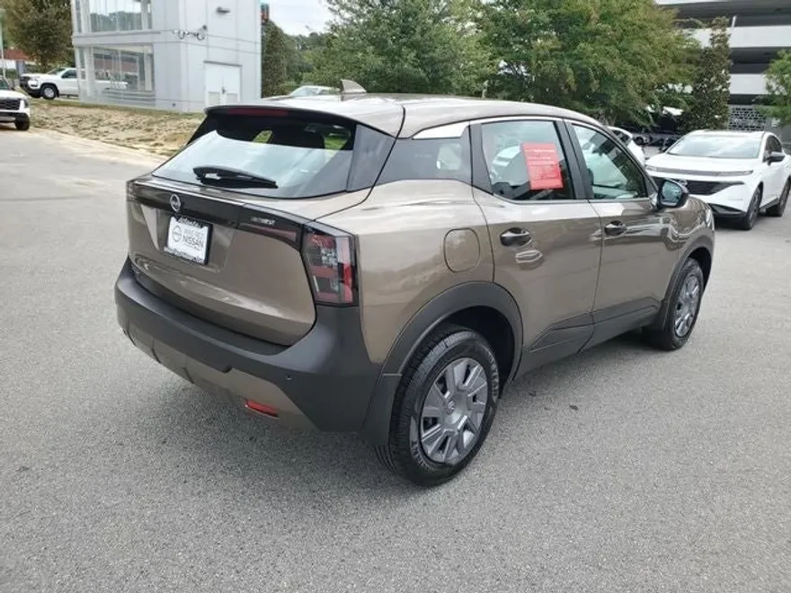 2025 Nissan Kicks S photo 1