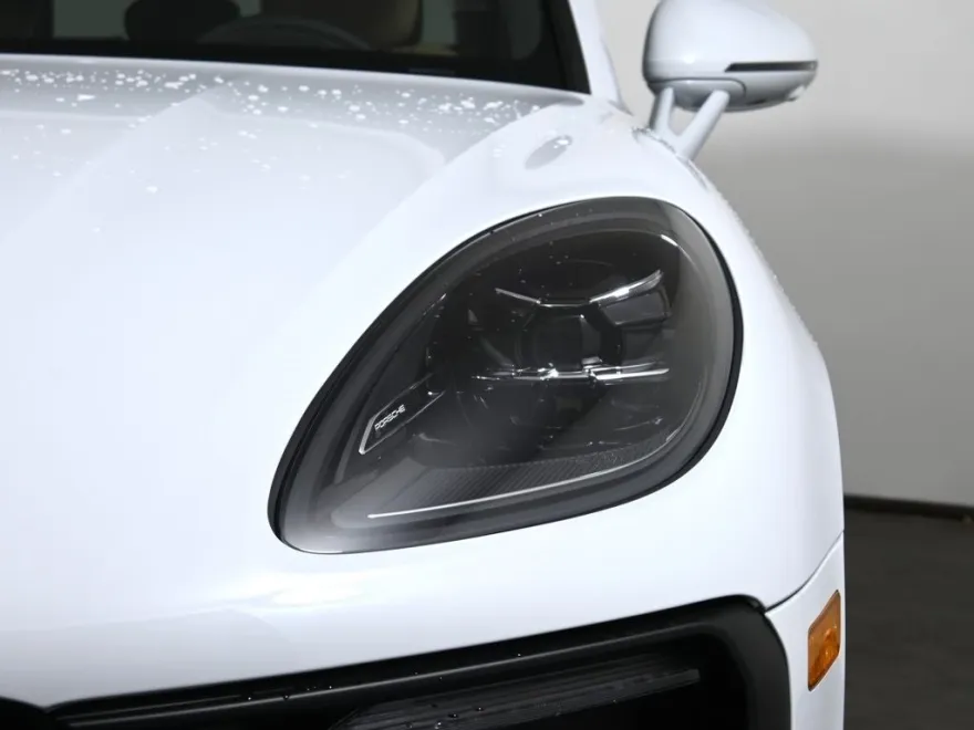 2024 Porsche Macan Base photo 11