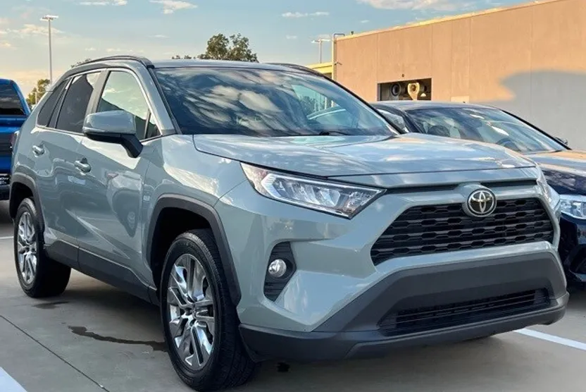 2021 Toyota RAV4 XLE Premium photo 1