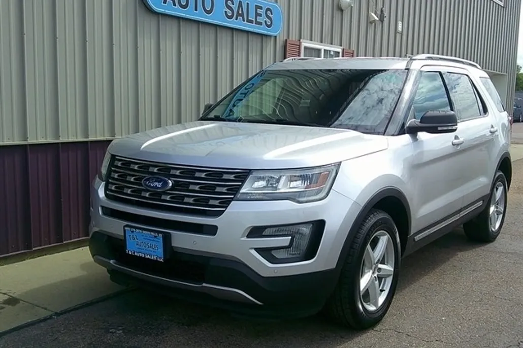 2017 Ford Explorer XLT photo 1