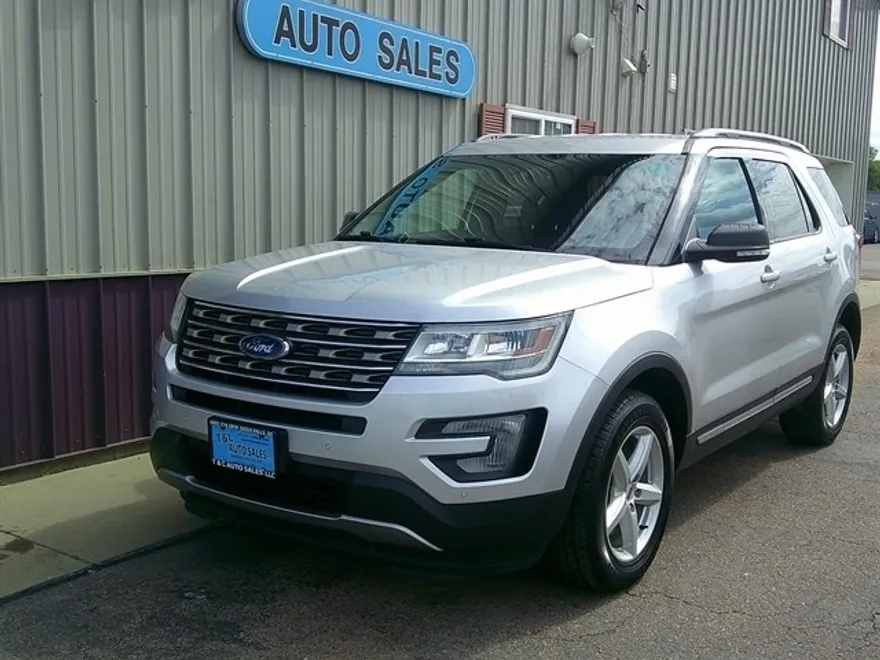2017 Ford Explorer XLT photo 1