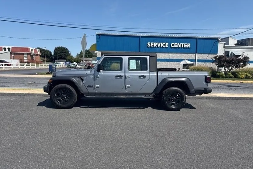 2021 Jeep Gladiator Sport photo 1