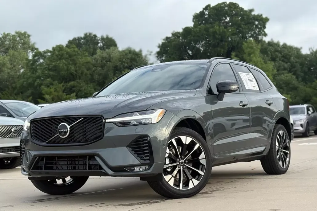 2026 Volvo XC60 B5 Plus photo 1