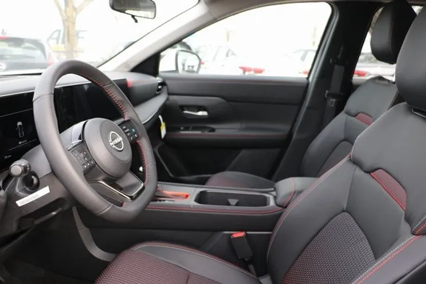 2025 Nissan Kicks SR photo 1