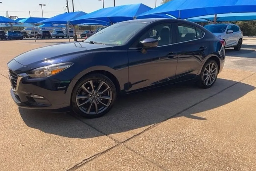 2018 Mazda Mazda3 Touring photo 1