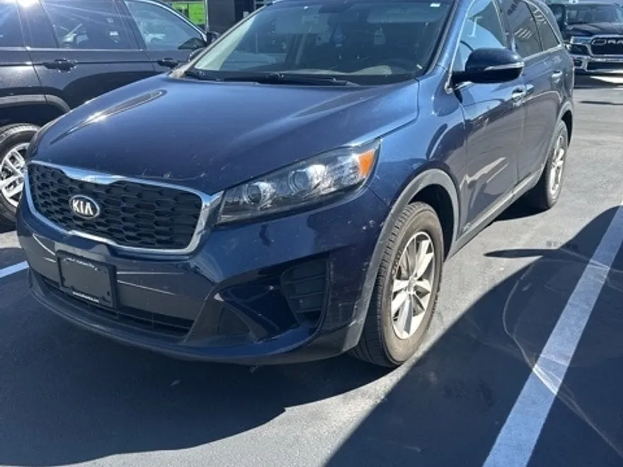 2019 Kia Sorento LX photo 1
