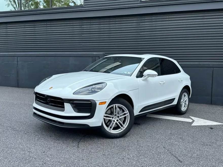 2025 Porsche Macan photo 1