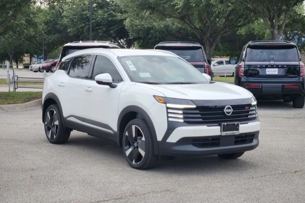 2025 Nissan Kicks SR photo 1