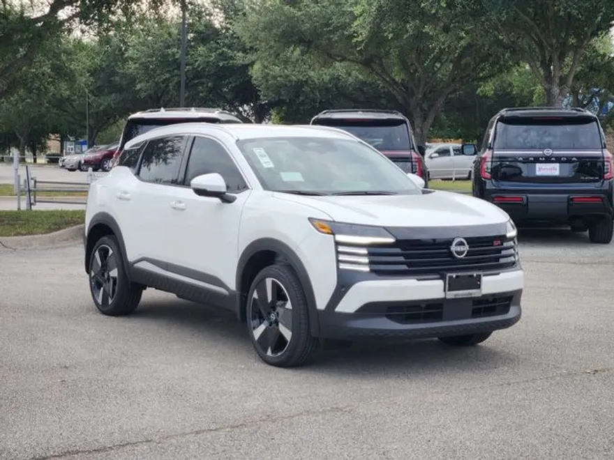 2025 Nissan Kicks SR photo 1