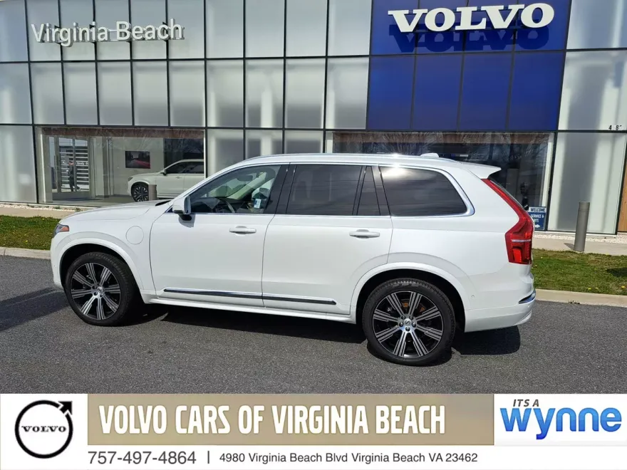 2025 Volvo XC90 T8 Plus photo 1