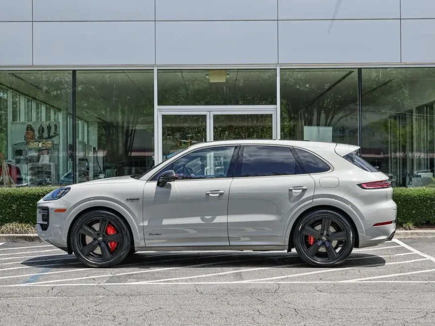 2025 Porsche Cayenne Turbo E-Hybrid photo 1
