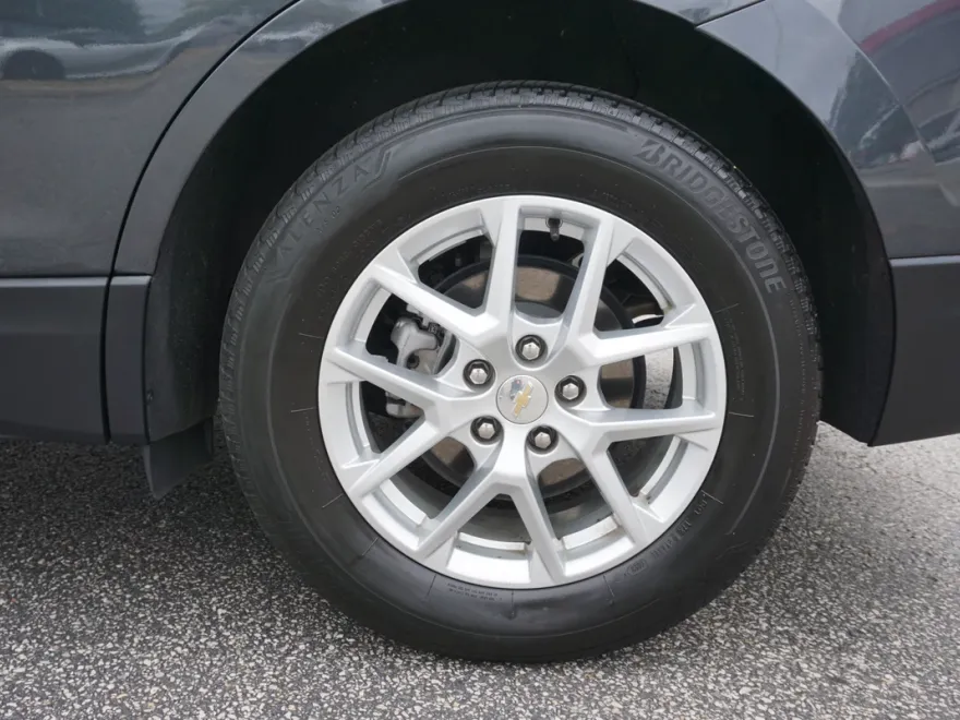 2023 Chevrolet Equinox LT photo 1