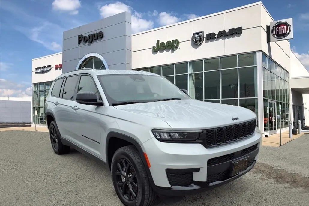 2024 Jeep Grand Cherokee Altitude photo 1