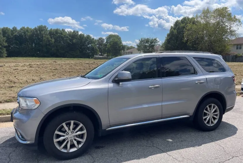 2017 Dodge Durango SXT photo 1
