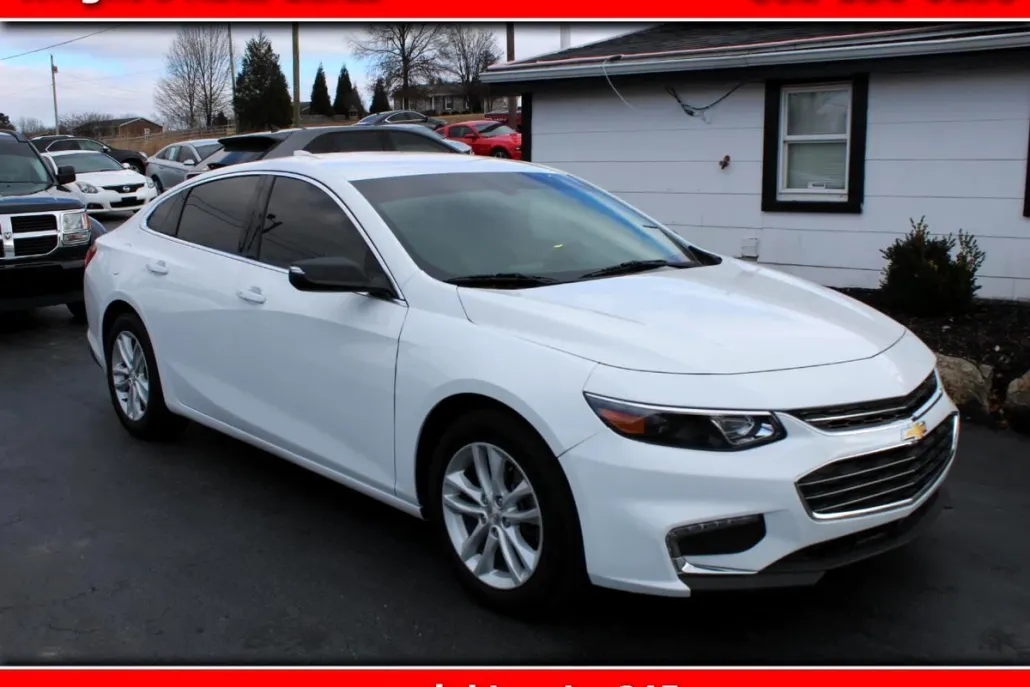 2017 Chevrolet Malibu 1LT photo 1