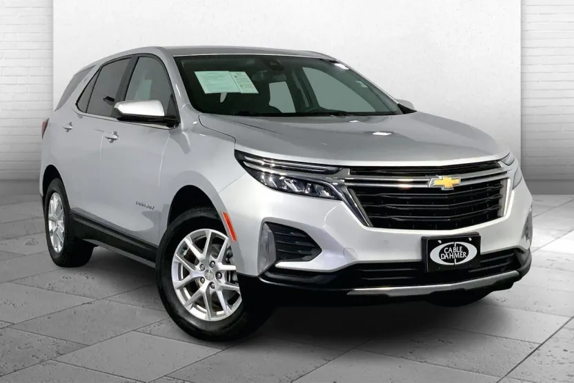 2022 Chevrolet Equinox LT photo 1
