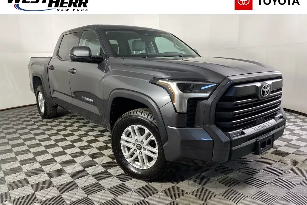2022 Toyota Tundra SR5 CrewMax photo 1