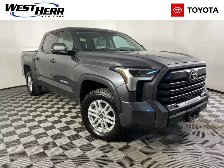 2022 Toyota Tundra SR5 CrewMax photo 1