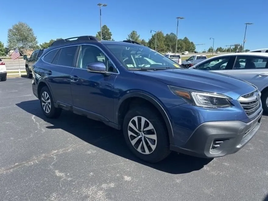 2020 Subaru Outback Premium photo 1