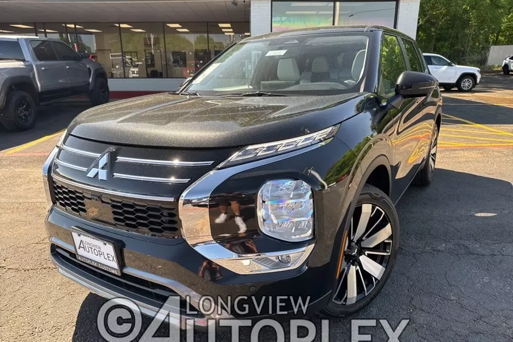 2025 Mitsubishi Outlander SE photo 1