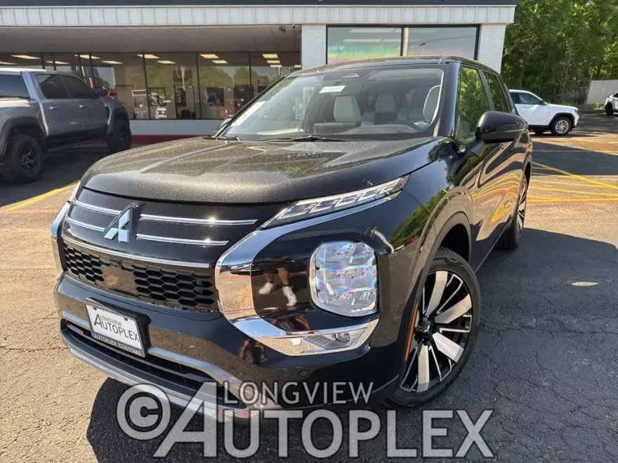 2025 Mitsubishi Outlander SE photo 1