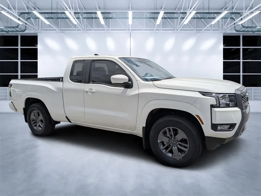 2025 Nissan Frontier SV photo 1