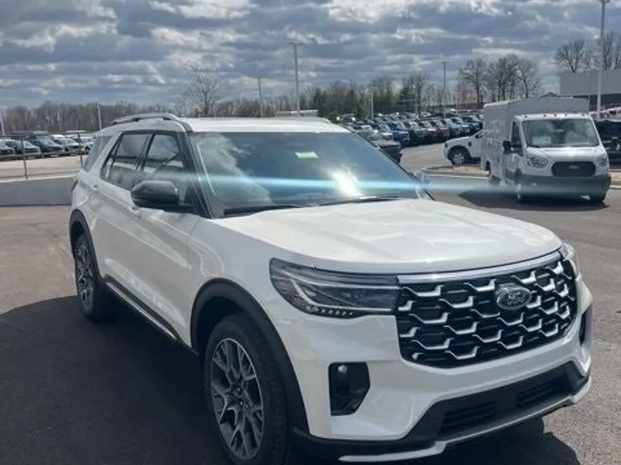 2025 Ford Explorer Platinum photo 1
