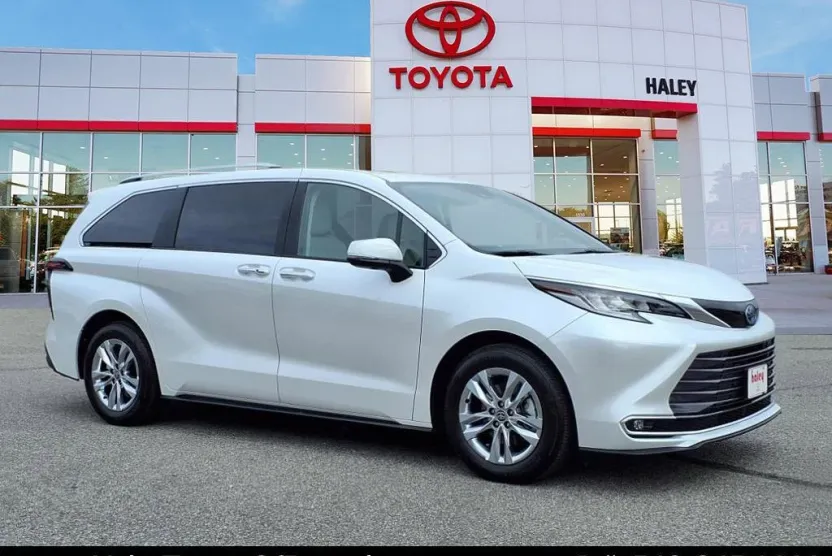2025 Toyota Sienna Limited photo 1