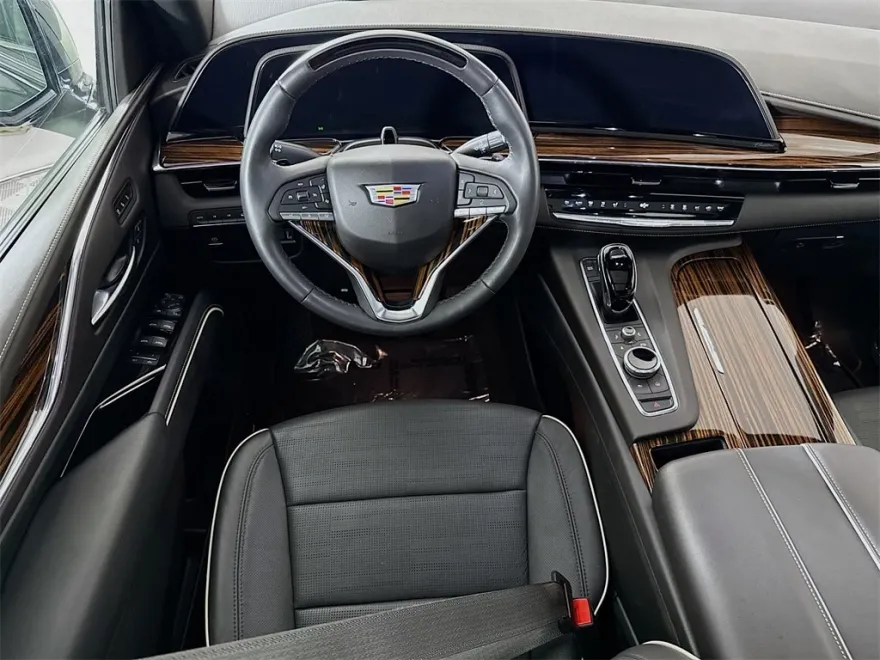 2024 Cadillac Escalade Premium Luxury photo 1