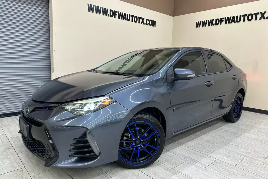 2017 Toyota Corolla SE photo 1