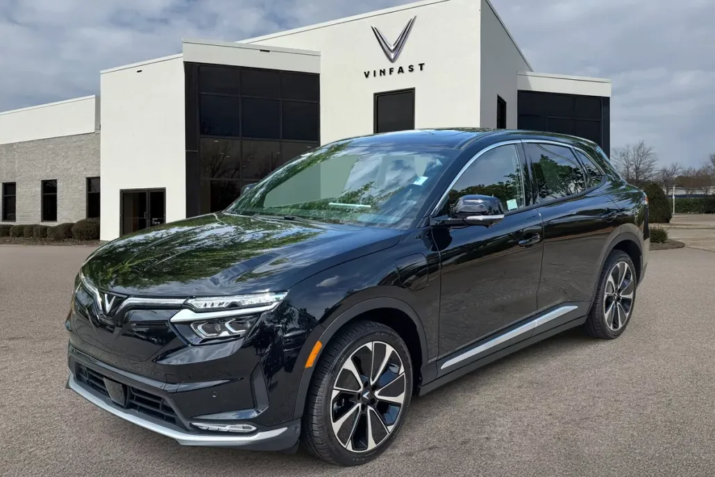 2025 Vinfast VF 8 8 photo 1