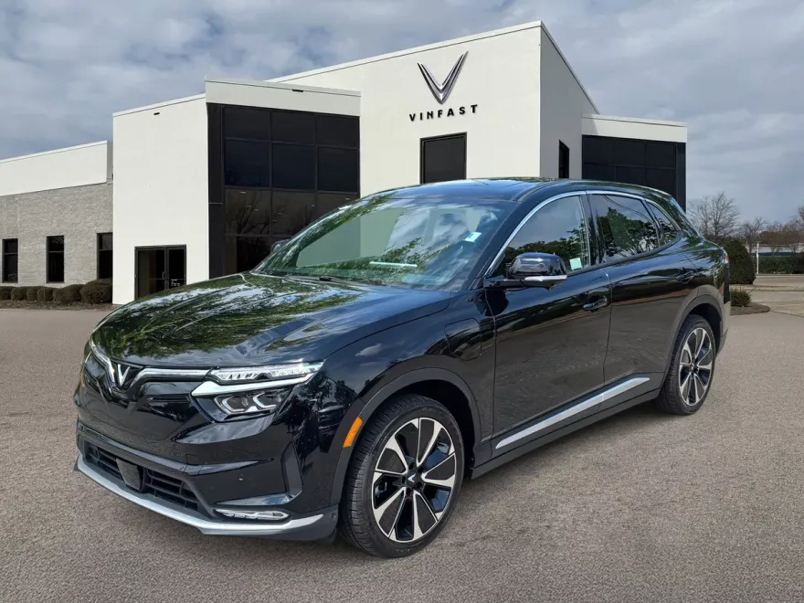 2025 Vinfast VF 8 8 photo 1