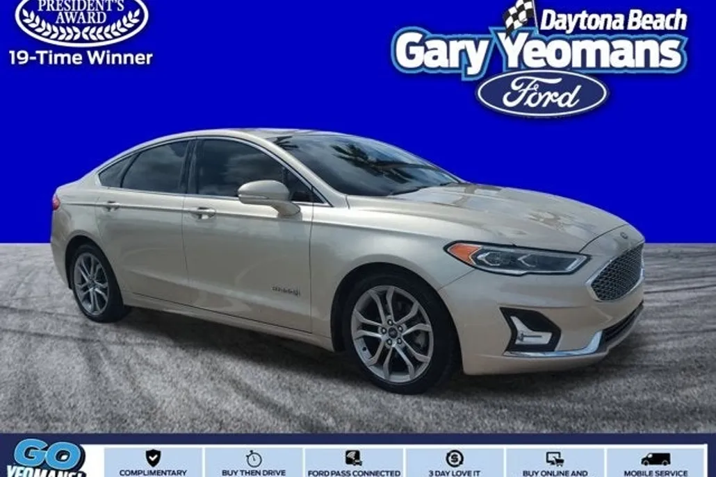 2019 Ford Fusion Hybrid Titanium photo 1