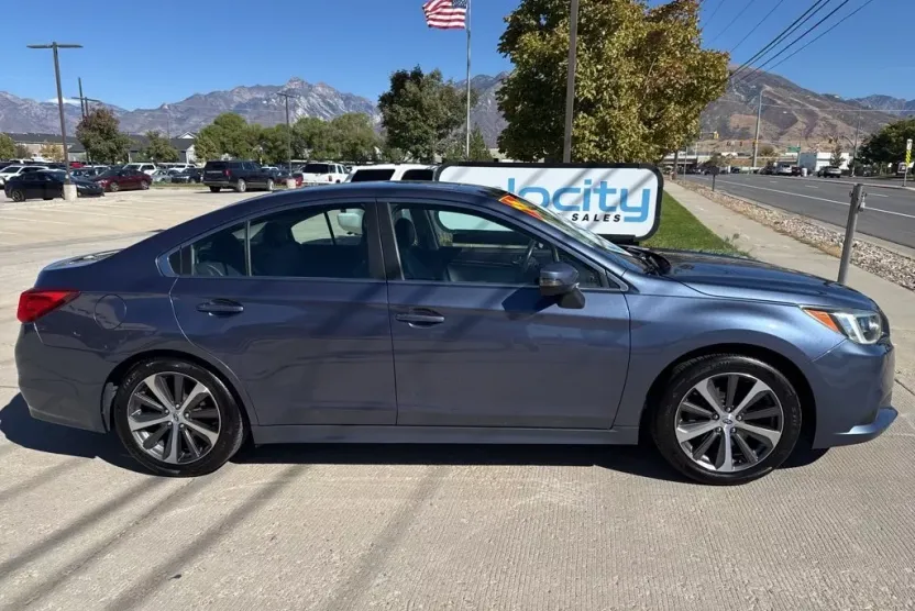 2015 Subaru Legacy 3.6R photo 1