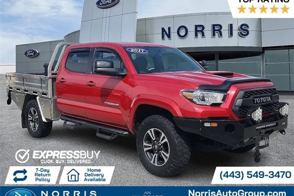 2017 Toyota Tacoma TRD Sport photo 1