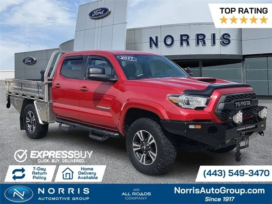 2017 Toyota Tacoma TRD Sport photo 1