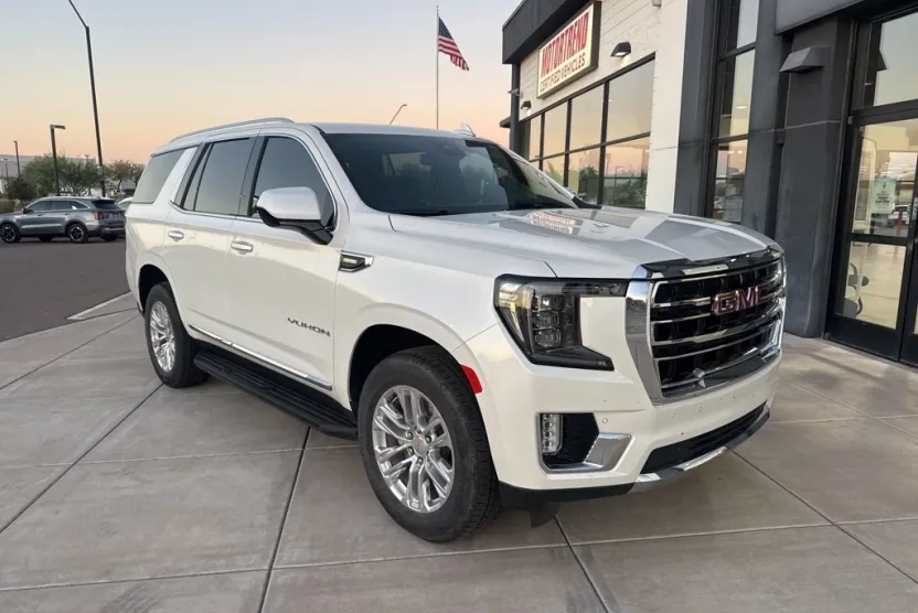 2023 Gmc Yukon SLT photo 1