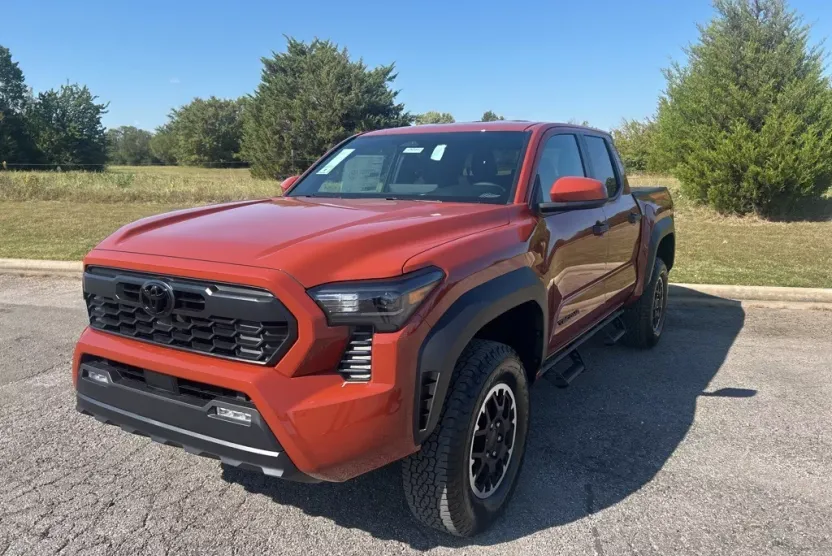 2025 Toyota Tacoma TRD Off-Road Double Cab photo 1